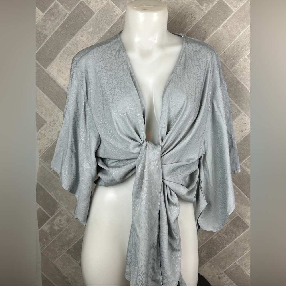 Final touch size M front tie wrap top in shimmery blue/ gray - Picture 5 of 6